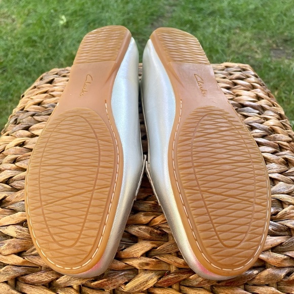 NEW Clarks Doraville Silver Leather Slip on Penny Loafer Driving Moccasin Shoes - Picture 9 of 10